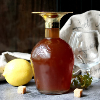 Ароматный коньяк с медом и травами