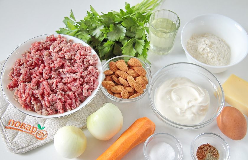 1. Этап. Фрикадельки с пармезаном и миндалем: 1. Подготовьте все ингредиенты.