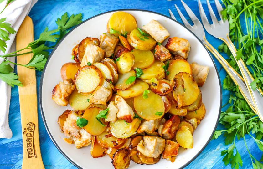 1. Этап. Жареха из свинины: Выложите жареху со свининой на тарелку и подайте к столу горячей.