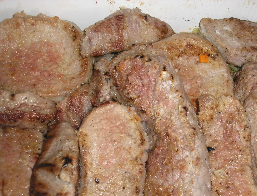 1. Этап. Оссобуко из телятины: Теперь выкладываем мясо на овощи.