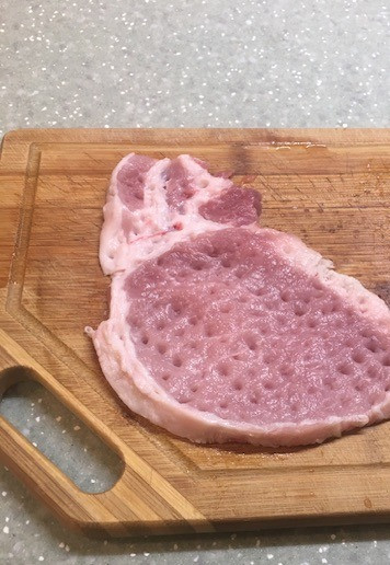 1. Этап. Мешочки из свинины с начинкой: Свинину хорошо отбить.