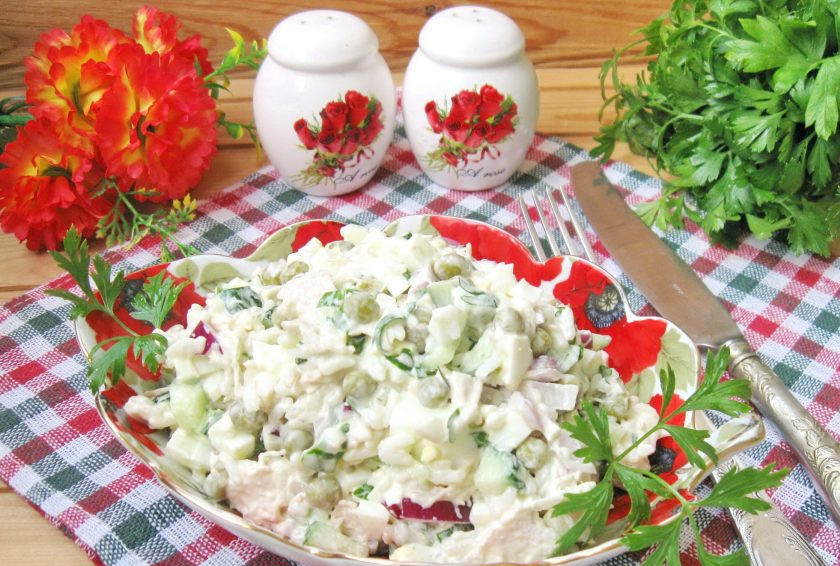 1. Этап. Салат из курицы с рисом: Салат с курицей и рисом готов.
