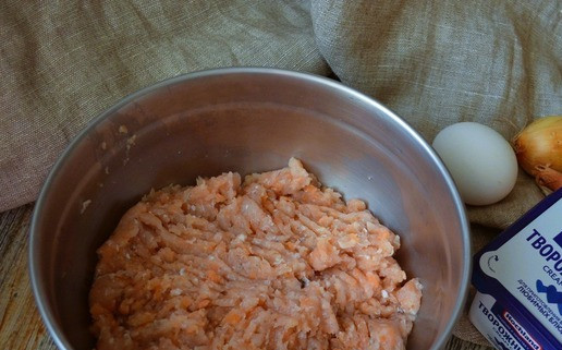 1. Этап. Рыбные котлеты с творожно-сливочной начинкой: Приготовить все продукты.