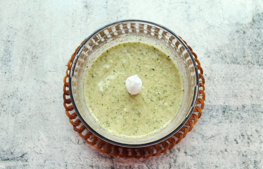 1. Этап. Сырое варенье из фейхоа: Все хорошо пробейте блендером до однородной массы и растворения сахара.