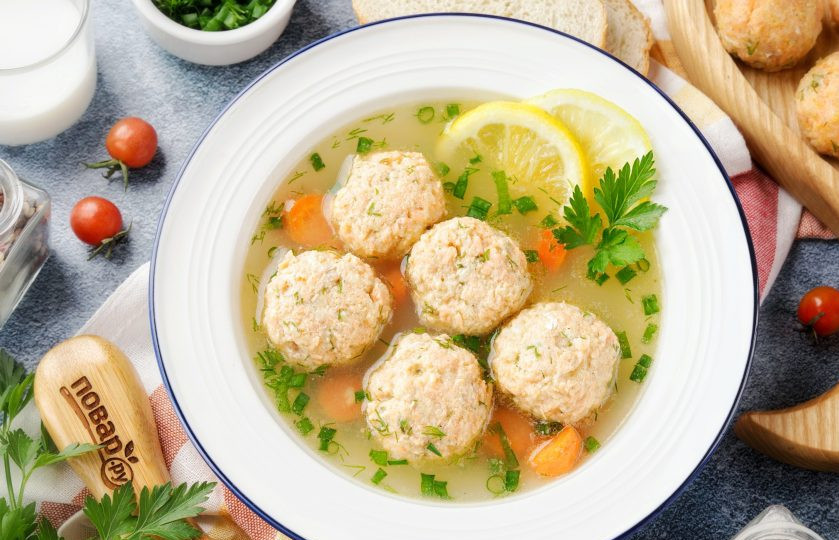 1. Этап. Клёцки рыбные: Клёцки рыбные готовы. Полейте их соусом, который любите или подайте с бульоном, приправив свежей зеленью. Приятного аппетита!