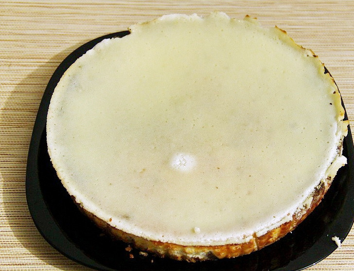 1. Этап. Торт творожный с творожным сыром: Отправьте выпечку снова в духовку на 10 минут.