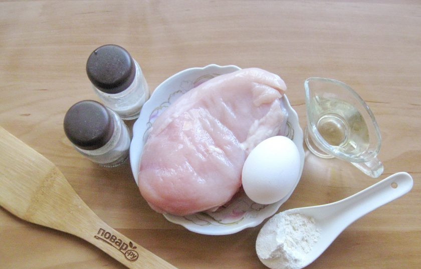 1. Этап. Куриное филе в белковом кляре: Подготовьте ингредиенты для приготовления куриного филе в белковом кляре.