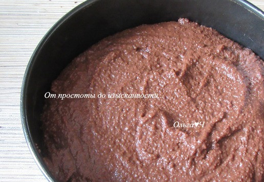 1. Этап. Шоколадный торт с ягодным желе: Сверху выложите шоколадный крем-мусс.