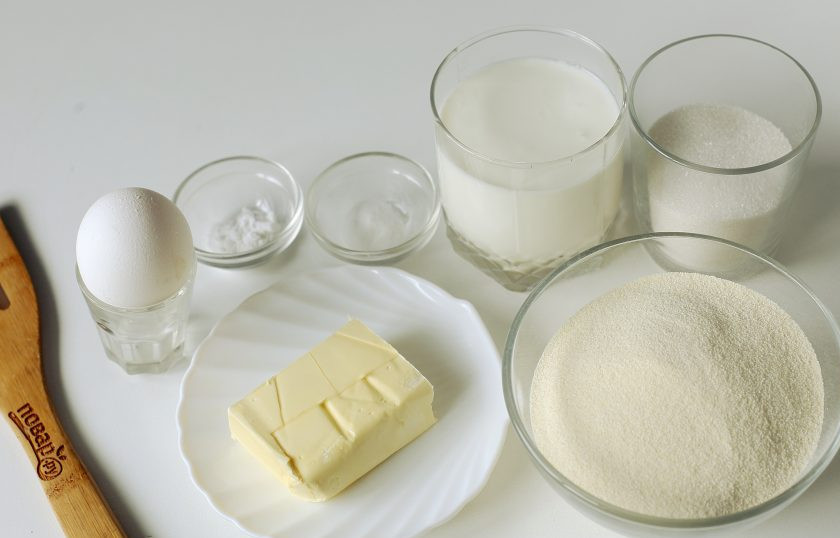 1. Этап. Бабушкин манник на кефире: Подготовьте все ингредиенты.