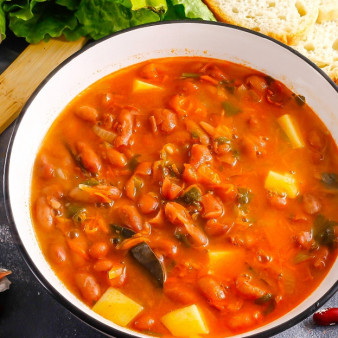 Фасолевый суп с томатной пастой