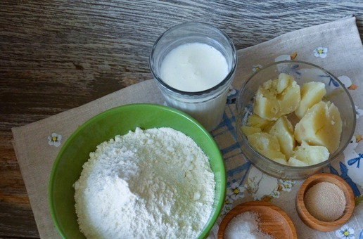 1. Этап. Венгерские лепёшки Лангош: Приготовить продукты.