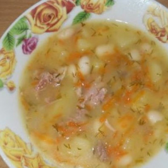 Фасолевый суп на говяжьем бульоне