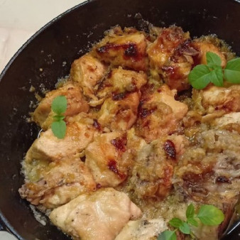 Курица в луковом соусе