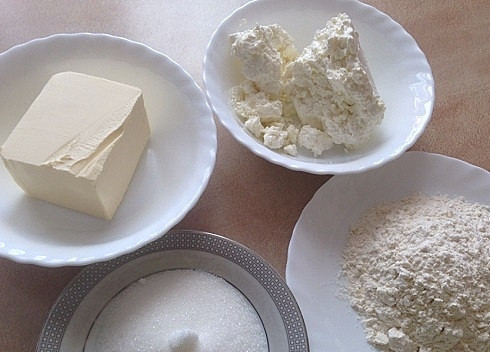 1. Этап. Печенье Гусиные лапки с творогом: Отмеряем необходимое количество продуктов.