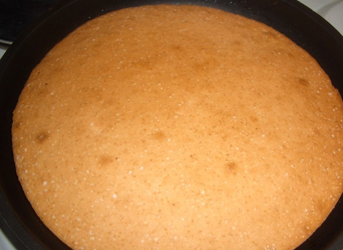 1. Этап. Пирог из киселя: Вот такой румяный пирожок у нас получился. Выкладываем его на тарелку, режем и едим:)