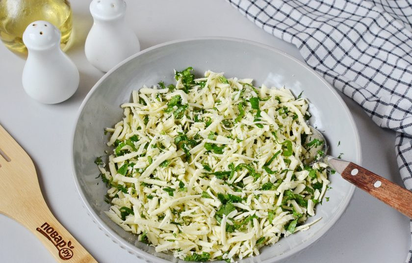 1. Этап. Пирожки в лаваше: Перемешайте хорошо, начинка для пирожков готова.