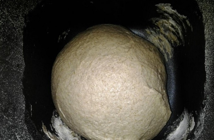 1. Этап. Хлеб на ряженке: 2. Выставим теперь просто уровень желаемой корочки и вес желаемой буханки. Включаем теперь в самый долгий режим, у меня это 