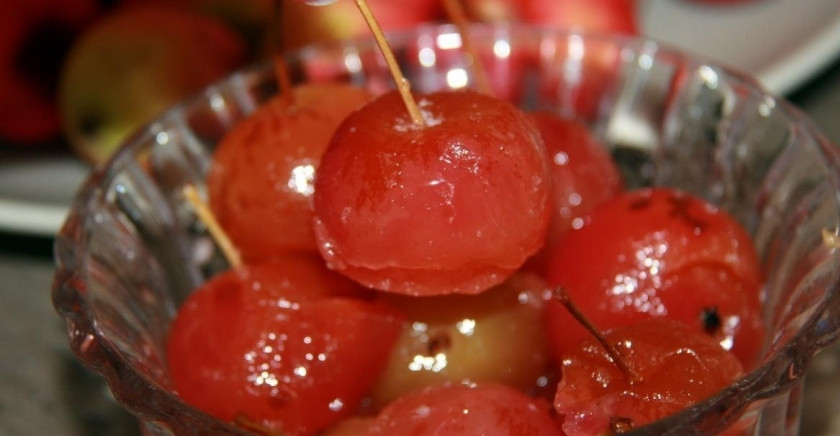 1. Этап. Варенье из ранеток с хвостиками: 10. Готовое варенье можно подавать к столу, когда захотите, фрукты получаются цельными и красивыми (не превращаются в кашу).