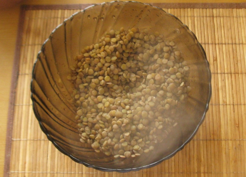 1. Этап. Паштет из чечевицы: 6. Когда чечевица сварится, воду необходимо слить.