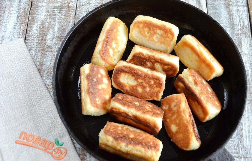 1. Этап. Творожные батончики: 6. Так как батончики имеют треугольную форму, их легко будет обжарить с трёх сторон.