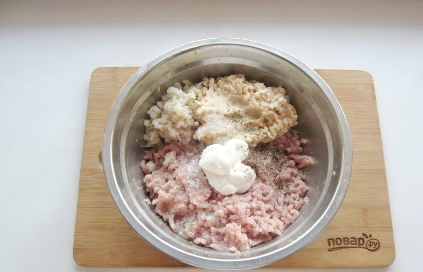 1. Этап. Рыбные котлеты с майонезом: А также соль, сахар и перец.