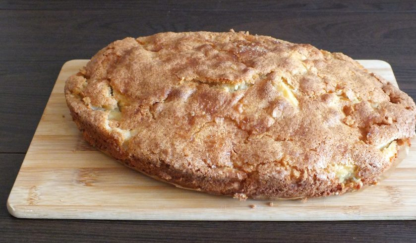 1. Этап. Сахарный пирог с яблоками: После, аккуратно, перенесите на доску и полностью охладите.