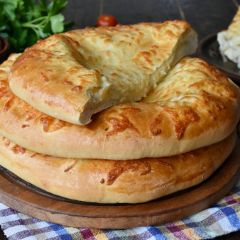 Хачапури по-мегрельски с сулугуни