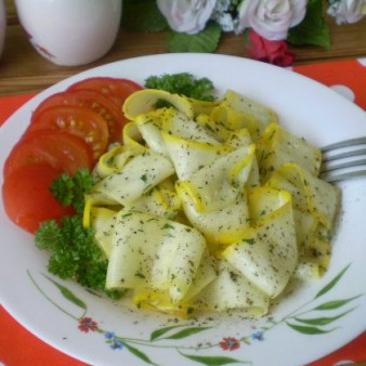 Быстрые маринованные кабачки