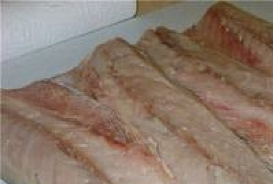 1. Этап. Скумбрия на гриле: Если у вас целые тушки скумбрии- чистим и отделяем филе.