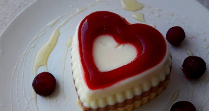 1. Этап. Сметанное желе Полосатое: 5. Далее вылейте поочередно слои в формы, отправляя каждый слой в холодильник до застывания. Когда последний слой застынет, желе готово к употреблению. Чтоб достать желе, поместите формы на 15-20 секунд в теплую воду. Приятного аппетита!