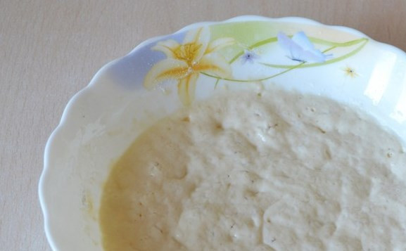 1. Этап. Цветная капуста в тесте: Оставляем в теплом месте до увеличения опары - примерно 30-40 минут.