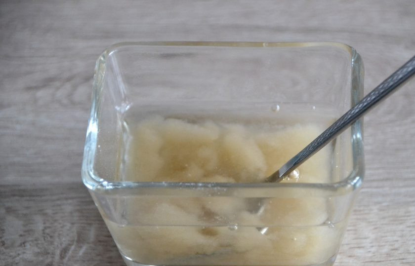 1. Этап. Кофейный торт-суфле: Замочите агар-агар в 75 мл. воды на 10-15 минут.