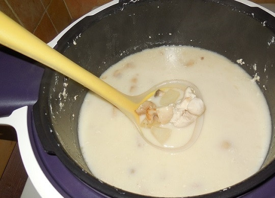 1. Этап. Грибной суп из шампиньонов с плавленым сыром: 6. Вот такой аппетитный грибной суп из шампиньонов с плавленым сыром в домашних условиях получился. Самое время подавать его к столу. Приятного аппетита!