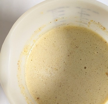 1. Этап. Лимонно-мандариновый миндальный пирог: Тесто получается жидкое, приблизительно, как для блинов.