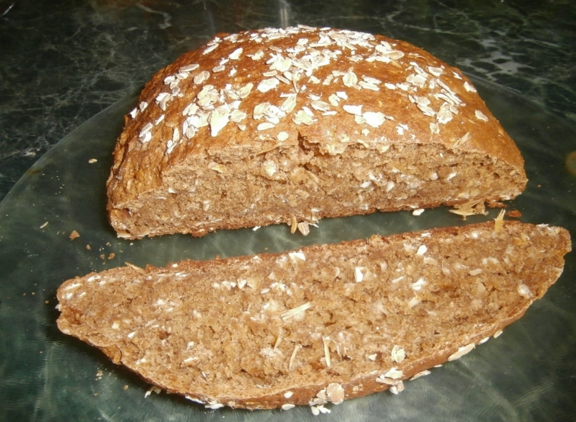 1. Этап. Зерновой хлеб: 4. Выпекайте хлебушек 25-30 минут. Ближе к концу готовки обязательно проверьте его спичкой или зубочисткой на готовность. Затем достаньте готовый хлеб из духовки. Остудите его и подайте к столу. Приятного аппетита!