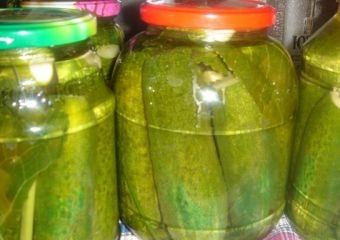 1. Этап. Маринованные огурцы без стерилизации: Залить банки маринадом и закатать.