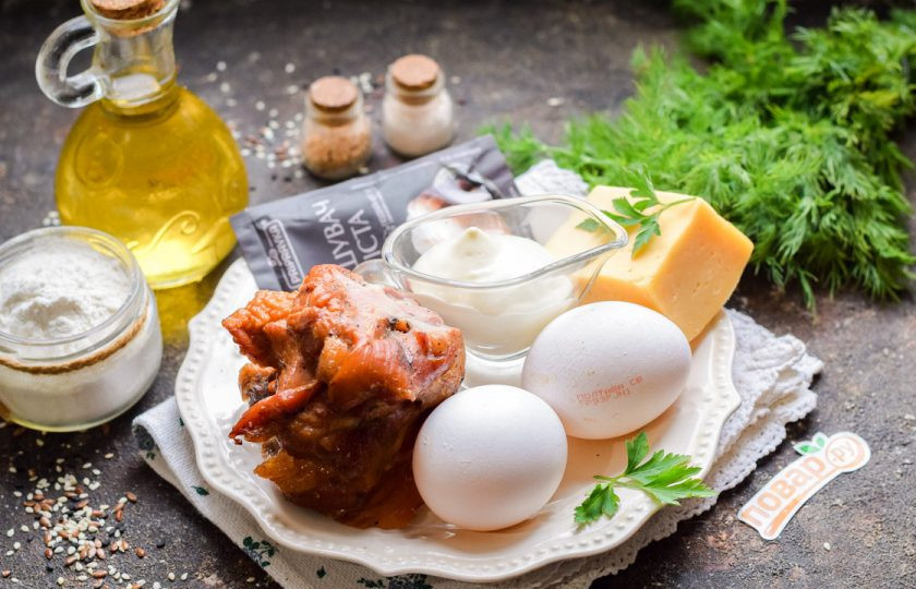 1. Этап. Запеканка с копченой курицей: Подготовьте ингредиенты. Сразу прогрейте духовку, установите температуру 180 градусов.