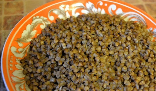 1. Этап. Гречневый смузи-боул: Гречка впитает всю воду и станет мягкой, готовой к употреблению.