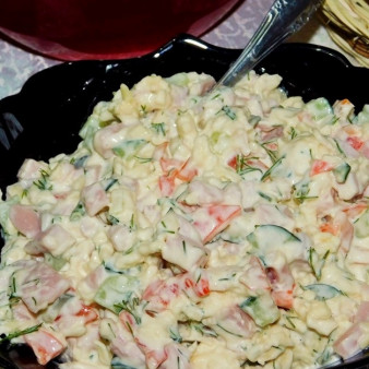 Салат с ветчиной, сыром и болгарским перцем