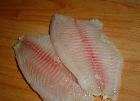 1. Этап. Рыба по-министерски: Филе посолить, поперчить. Оставить в сторону.