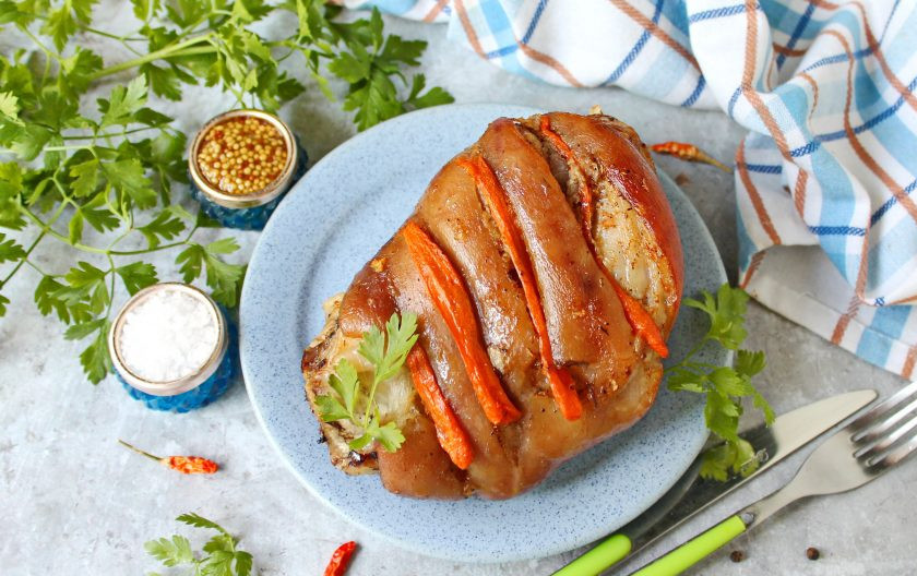 1. Этап. Свиная рулька, запеченная в духовке в фольге: Приятного аппетита!