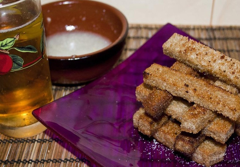 1. Этап. Гренки ржаные с чесноком: Натираем гренки полученной смесью и выкладываем на тарелку. Приятного аппетита!!!