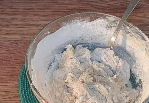 1. Этап. Пирожки из теста для чебуреков: 7. Затем замешиваем ложкой.