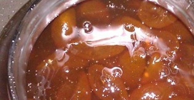 1. Этап. Варенье из кумквата: Вернуть плоды в сироп и доварить варенье еще 2-7 минут.