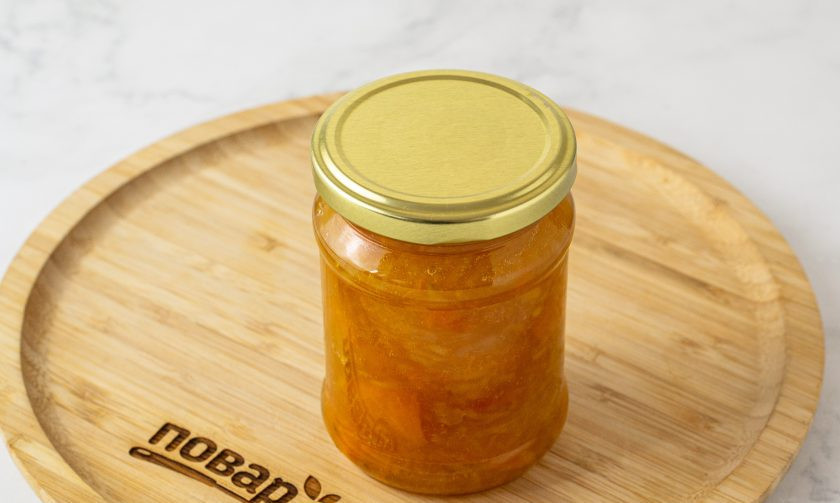 1. Этап. Варенье из абрикосов с грушами: Горячее варенье переложите в чистую стерилизованную банку. Герметично закрутите крышку.