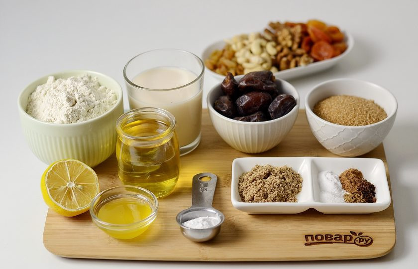 1. Этап. Постный рождественский кекс: Подготовьте все ингредиенты. Разогрейте духовку до 165 градусов.