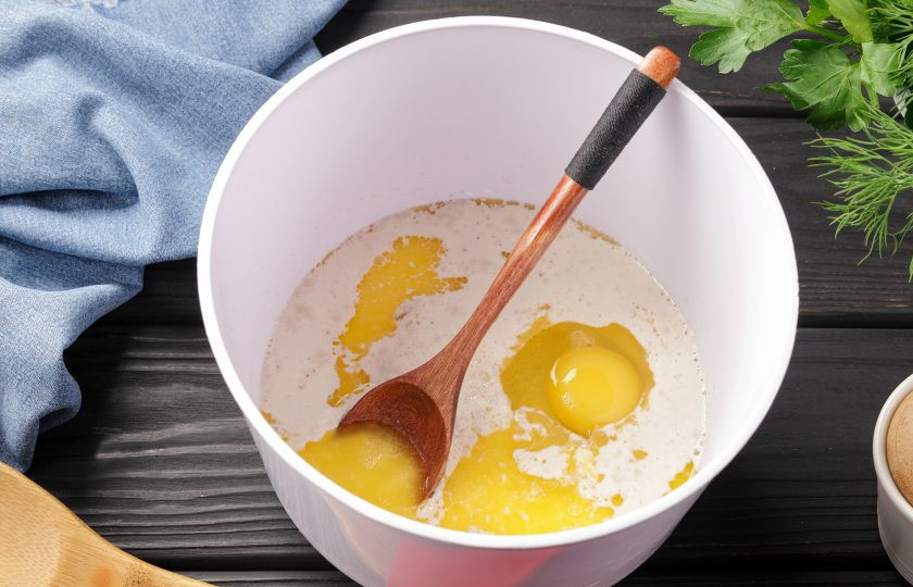 1. Этап. Беляши из дрожжевого теста в духовке: Затем добавьте растопленное масло, яйцо и соль.