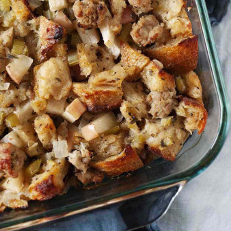 Thanksgiving Stuffing with Sausage and Apples