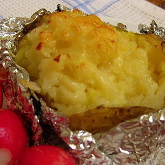 Картофель в фольге с сыром