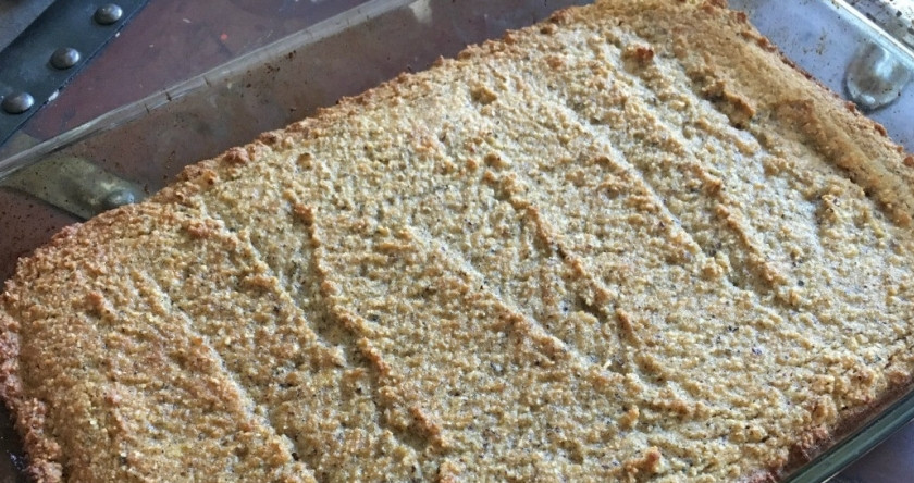 1. Этап. Кукурузный хлеб в духовке: 4. Вот так выглядит готовый хлеб. Достанем из духовки и оставим, пока не остынет. После этого его можно уже нарезать и подавать.